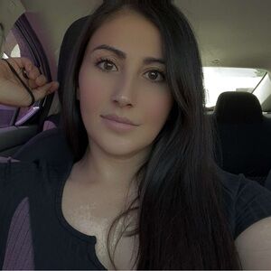 Meet your Posher, Carolina